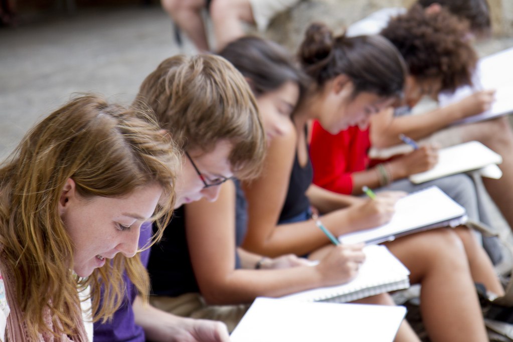 Ragazzi che studiano